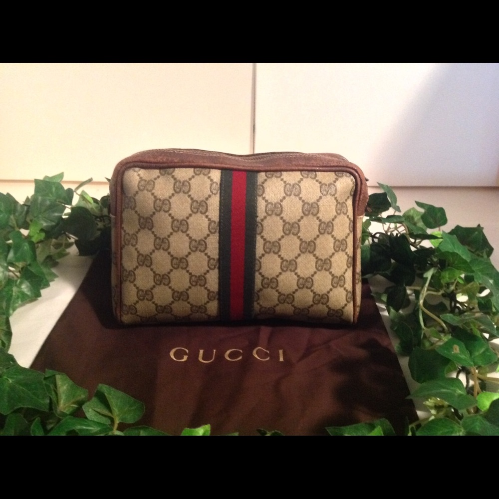 Gucci monogram clutch! - Picture 10 of 13